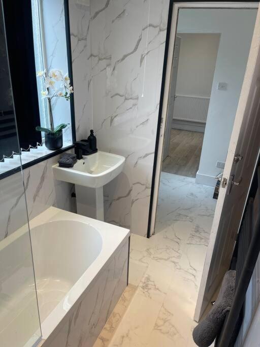 Luxury Accommodation. Wallasey Bagian luar foto