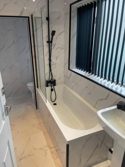 Luxury Accommodation. Wallasey Bagian luar foto