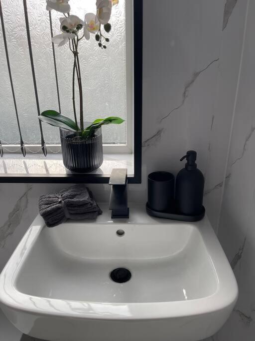 Luxury Accommodation. Wallasey Bagian luar foto